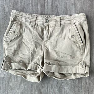 👖 Stylish Torrid Khaki Shorts - Size 10 - Perfect Blend of Comfort and Fashion!